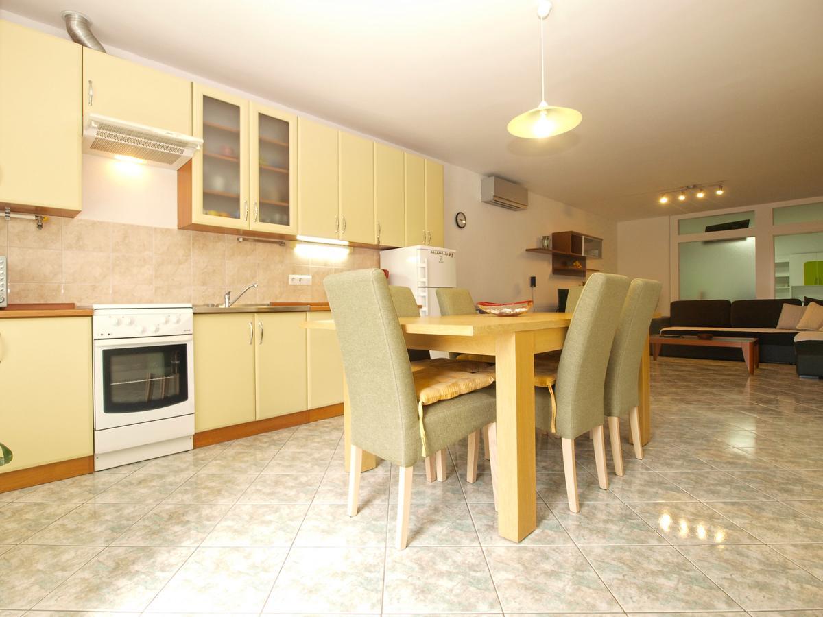Apartments Slavka 1155 Pola Esterno foto